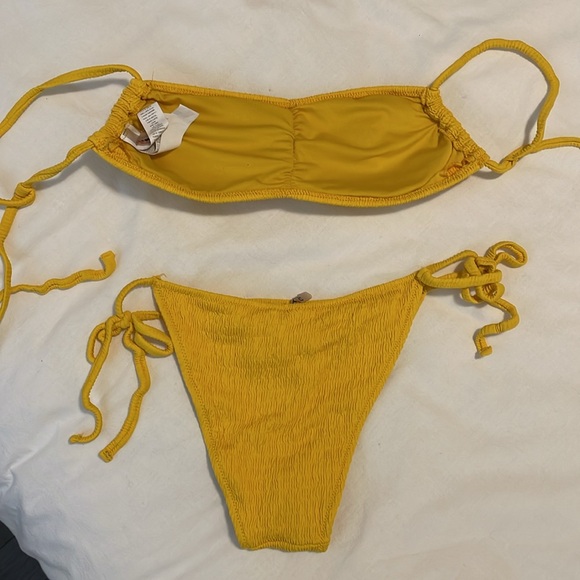 Yellow rouched bikini. Should straps, tie at back. Adjustable able strong bikini - Picture 2 of 2